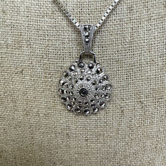Sterling Silver Circle Marcasite Flower Pendant Necklace 925 Vintage 20" - Picture 2 of 8